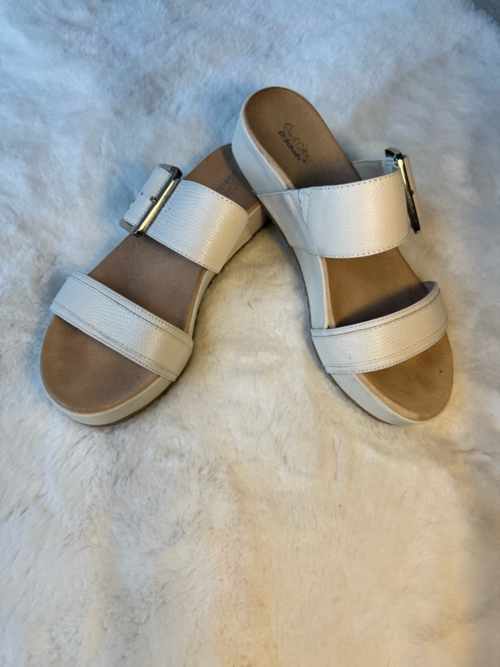 Dr. Scholl’s Original Collection Frill White with  Silver Buckle Sandals Size 6 - Picture 4 of 10